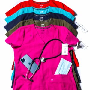 1D9A8716 copia Pijamas Quirurjicas Koi NextGen para mujer