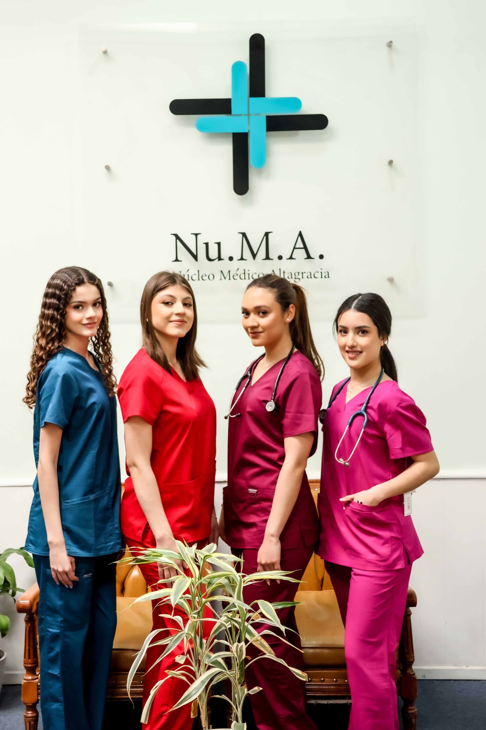 Uniformes Medicos Koi NextGen para Mujeres Talla Mediana