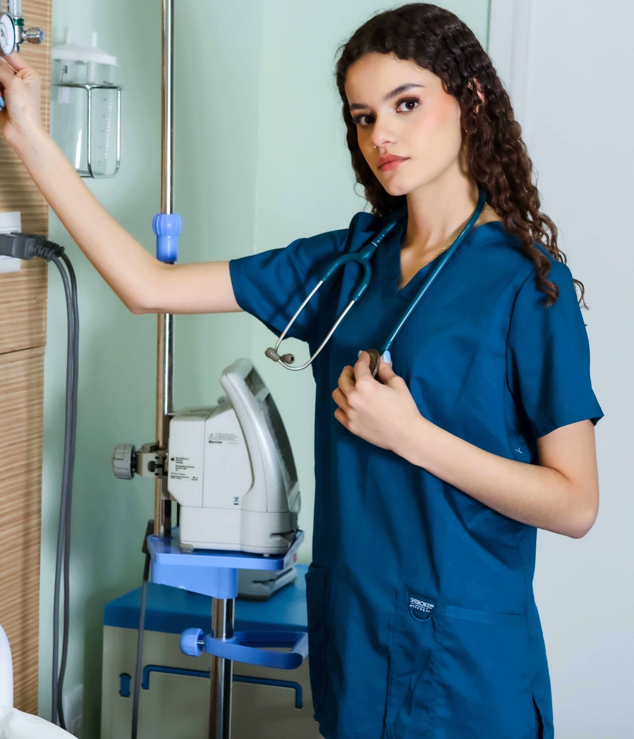 Uniforme-Medico-Cherokee-Workwear-Revolution-para-mujer-color-Caribbean-blue-Azul-Caribe-Pamela herokee Workwear Revolution scrubs para mujer color Caribbean blue Azul Caribe